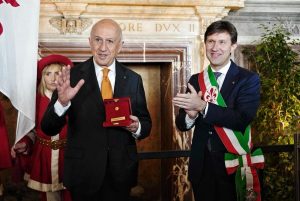 Nardella consegna il Fiorino d’oro a Patuelli, presidenti dell’Abi