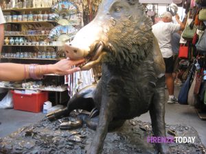 La fontana del Porcellino: la sua storia e perché il suo naso porta fortuna