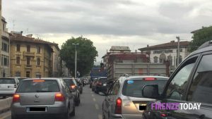 Lavori per la tramvia, tutti in coda sui viali
