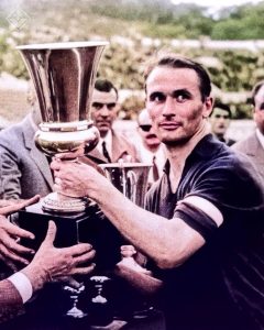Il saluto della città all’Uccellino: “Se ne va una leggenda”