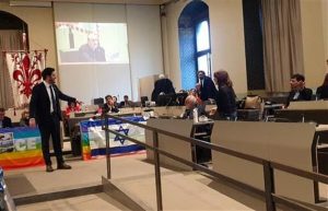 Bandiera israeliana in aula, scoppia la bagarre in consiglio comunale