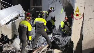 Crollo del cantiere in Via Mariti: proseguono le ricerche dell'ultimo disperso  VIDEO