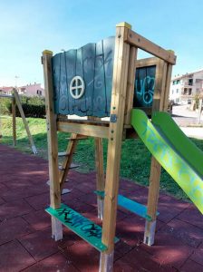 Atti vandalici nei giardini pubblici di Strada in Chianti, il sindaco: "I cittadini ci segnalino i sospetti" / FOTO