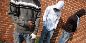 Rapinati da baby gang: analisi su adolescenti e società 