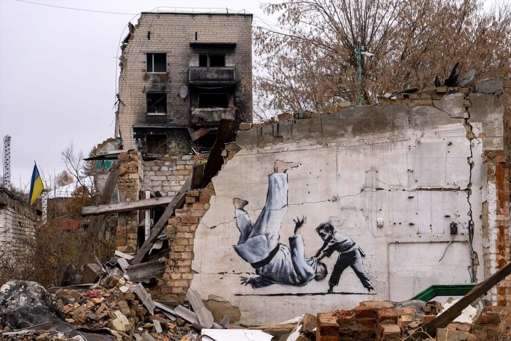 Ucraina: a Firenze i murales di Bansky sui palazzi distrutti