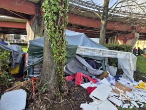 Sopralluogo di Forza Italia in 'baraccopoli' di via Pistoiese: "Situazione di degrado e istituzioni assenti"