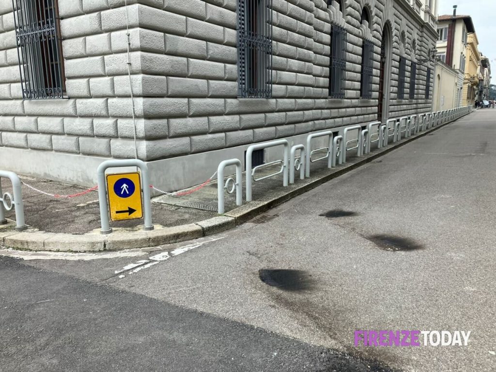 Bottiglie incendiarie contro il consolato Usa / FOTO