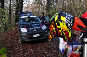 Guardia giurata investita per evitare la multa, sei denunce