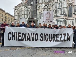 Sicurezza, sit in dei Comitati davanti alla prefettura: “Vogliamo risposte”