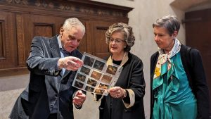 Le oltre 500 diapositive che documentano il 'restauro impossibile' sul Cristo di Cimabue donate all'Opera di Santa Croce