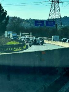 Auto ribaltata in Fi Pi Li: superstrada bloccata