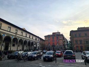 Piazza Santissima Annunziata parcheggio a cielo aperto