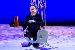 Neri Marcorè ne "La Buona Novella" di De André al Teatro della Pergola