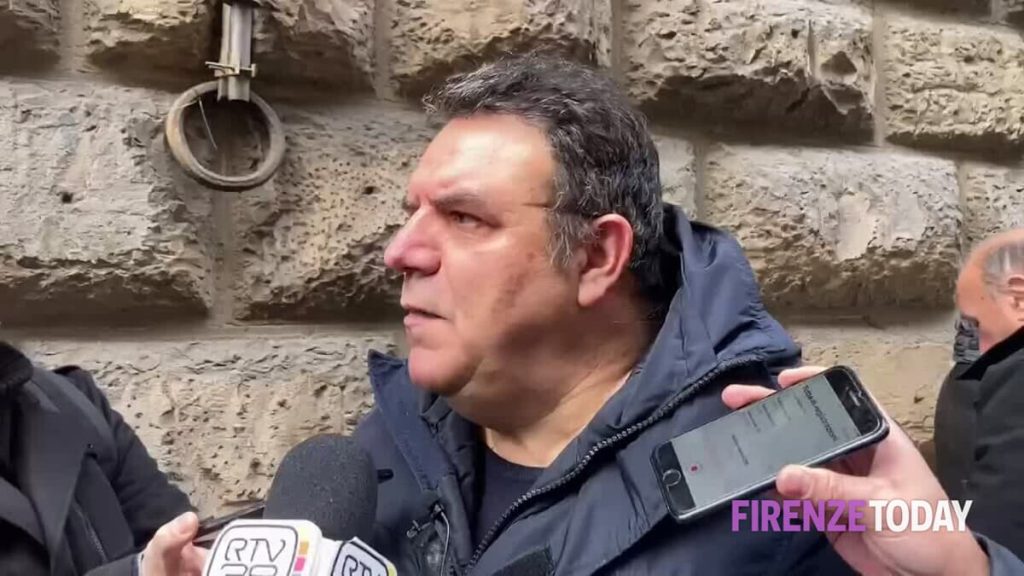 Sicurezza, i comitati protestano davanti la Prefettura: "Vogliamo rivedere i poliziotti nei quartieri"  VIDEO