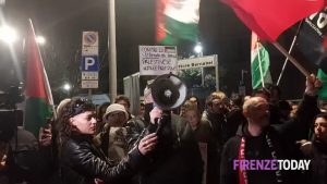 Palestina, presidio sotto la Rai "serva e sionista". Slogan contro Carrai / FOTO - VIDEO