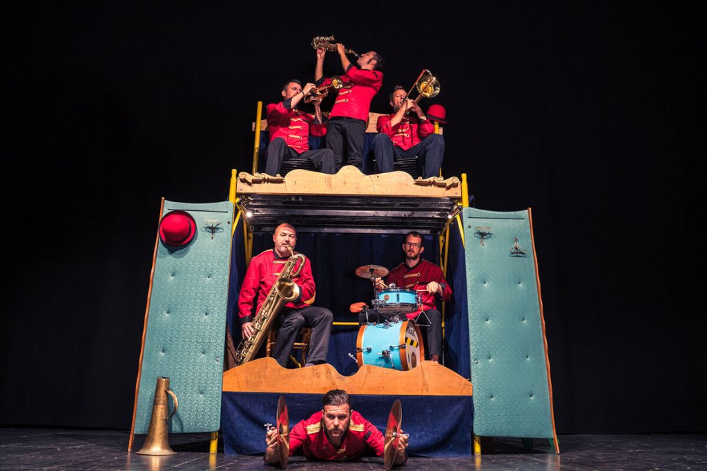La forza di attrazione, rassegna di circo contemporaneo a Instabile Chapiteau