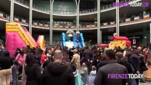 La sfilata del carnevale per le strade della città / VIDEO - FOTO