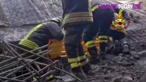Incidente al cantiere Esselunga di via Mariti, le operazioni di soccorso / VIDEO