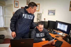 Rapine a pugni in centro: fermato un giovane straniero 