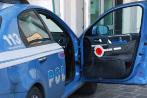 Rapina alle Poste con trincetto e volto travisato, arrestato dalla polizia