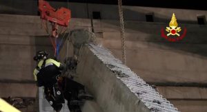 Funerale collettivo con rito islamico per quattro delle vittime del crollo