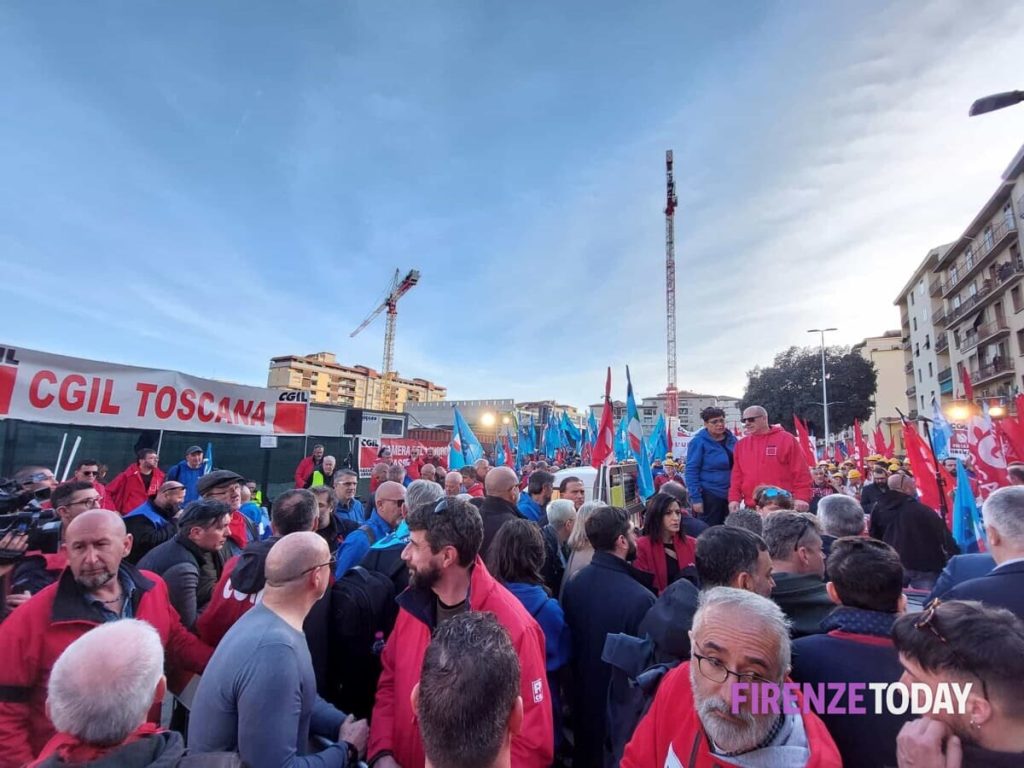 Crollo in Via Mariti, sciopero di Cgil e Uil: la città scende in piazza dopo la strage
