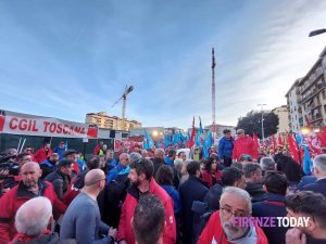 Crollo in Via Mariti, sciopero di Cgil e Uil: la città scende in piazza dopo la strage