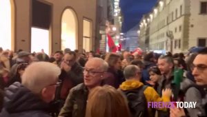 Presidio in via Cavour interrotto: un gruppo di antagonisti contesta i sindacati  VIDEO
