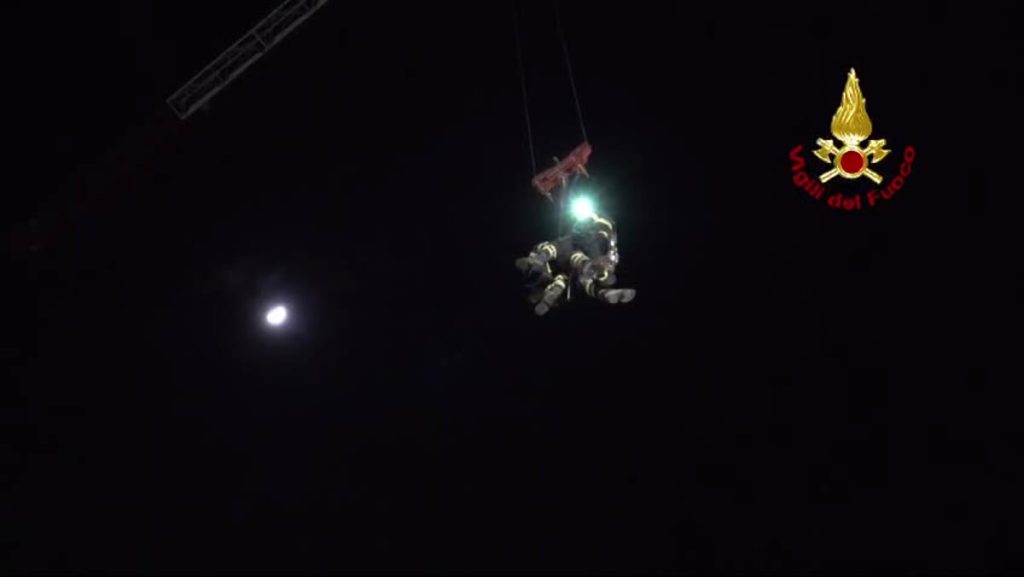 Incidente sul cantiere in Via Mariti: recuperati due corpi, continuano le ricerche dei dispersi