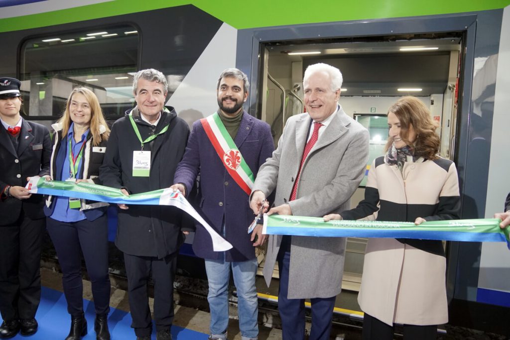 Treni, un nuovo Regionale ibrido per la Toscana / FOTO
