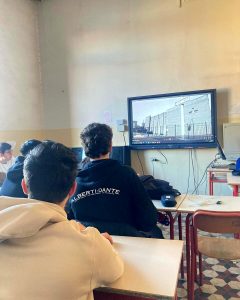 Scuola IIS Alberti Dante in subbuglio: protesta di genitori, bidelli e studenti 