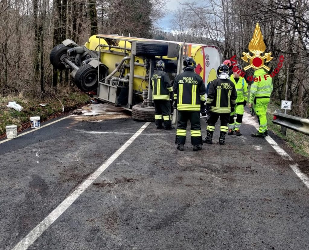Cisterna ribaltata a Firenzuola, Arpat: 7mila litri di gasolio nel torrente 
