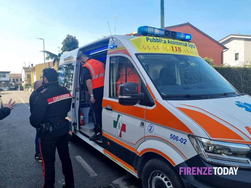 Morsa al polso e rapinata mentre rientra a casa / FOTO