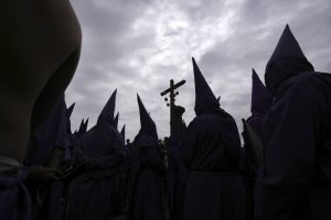 Maghi, sette e loro seguaci: “In Toscana un fenomeno in crescita dopo il Covid”