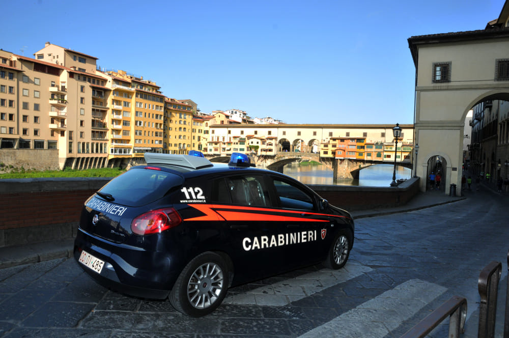 Rubano portafogli a turista tedesca: carabinieri liberi dal servizio arrestano due borseggiatori