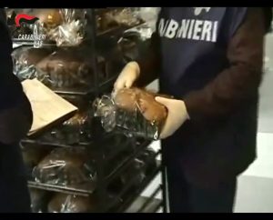 Nas, controlli in tutta Italia: maxi sequestro di prodotti pasquali, a Firenze chiusa pasticceria