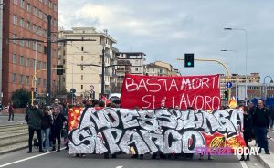 Strage di via Mariti: “Basta morti sul lavoro e supermercati, vogliamo un parco”  FOTO
