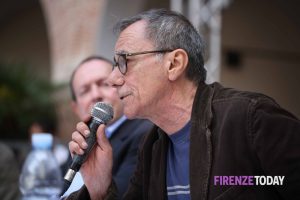 Roberto Vecchioni in procura dopo una denuncia per diffamazione