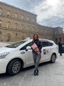 Otto marzo, un taxi carico di poesia