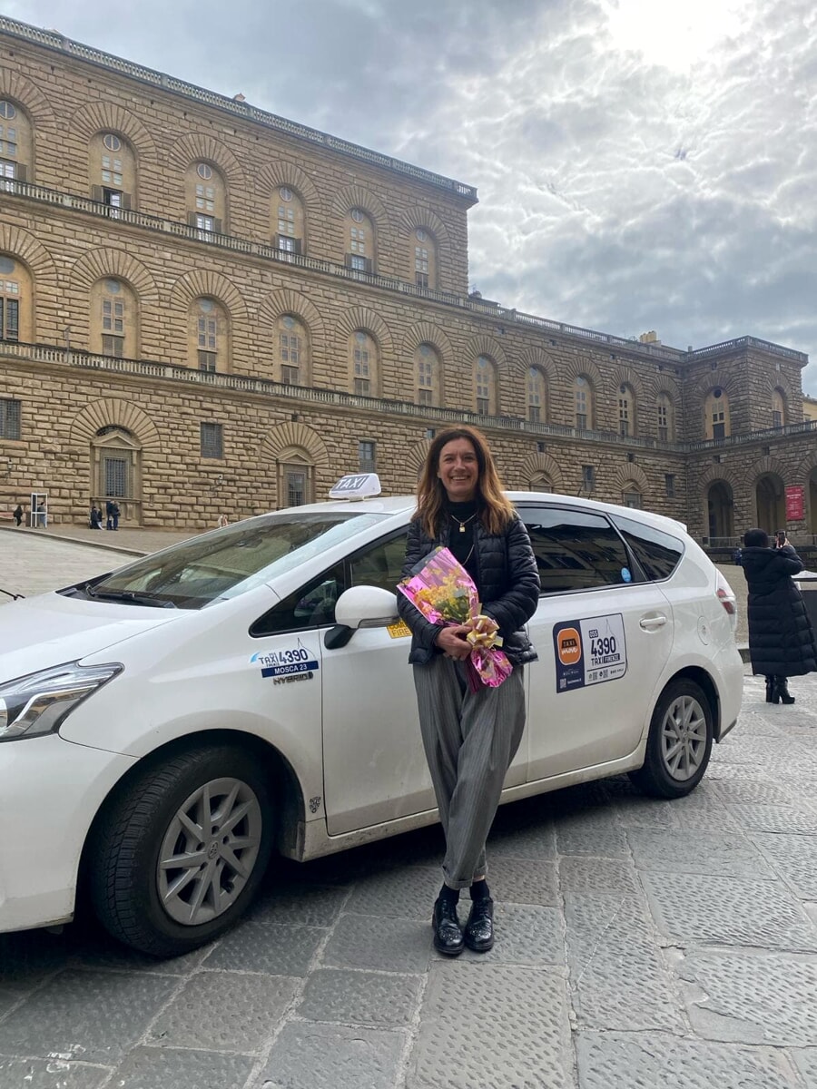 Otto marzo, un taxi carico di poesia
