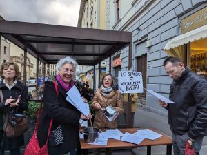 Via Palazzuolo (di nuovo) in piazza: “Basta spaccio e violenza”  FOTO