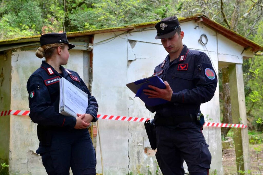 Abusi edilizi in area vincolata: tre denunciati