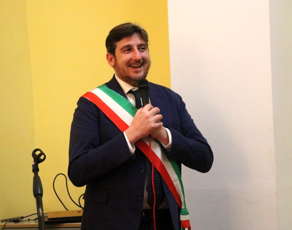 La battaglia del sindaco contro le antenne telefoniche: "E' un far west"