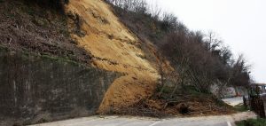 Problema frane, chiuso un tratto di provinciale