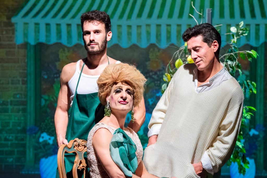 "Io non so chi sei" al teatro di Rifredi: una sorta di scanzonato spettacolo musicale