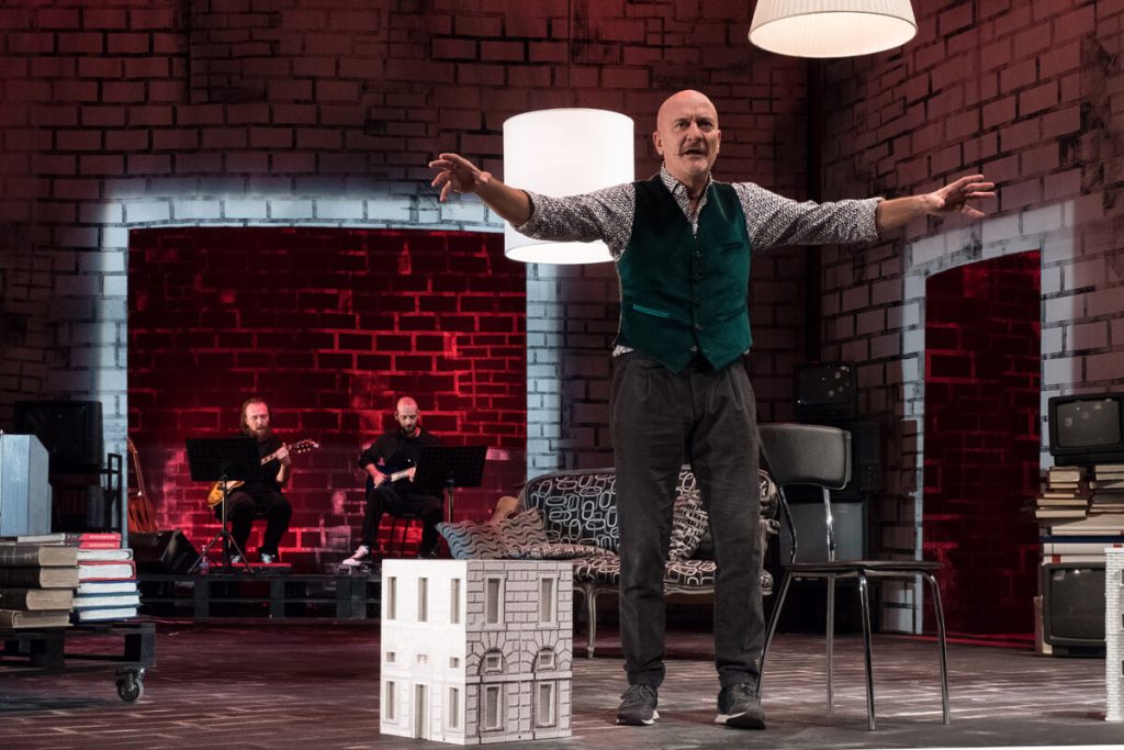 Claudio Bisio al Teatro della Pergola con "La mia vita raccontata male"