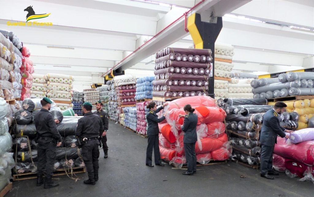 Tessile, ancora illegalità: maxi sequestro delle Fiamme Gialle