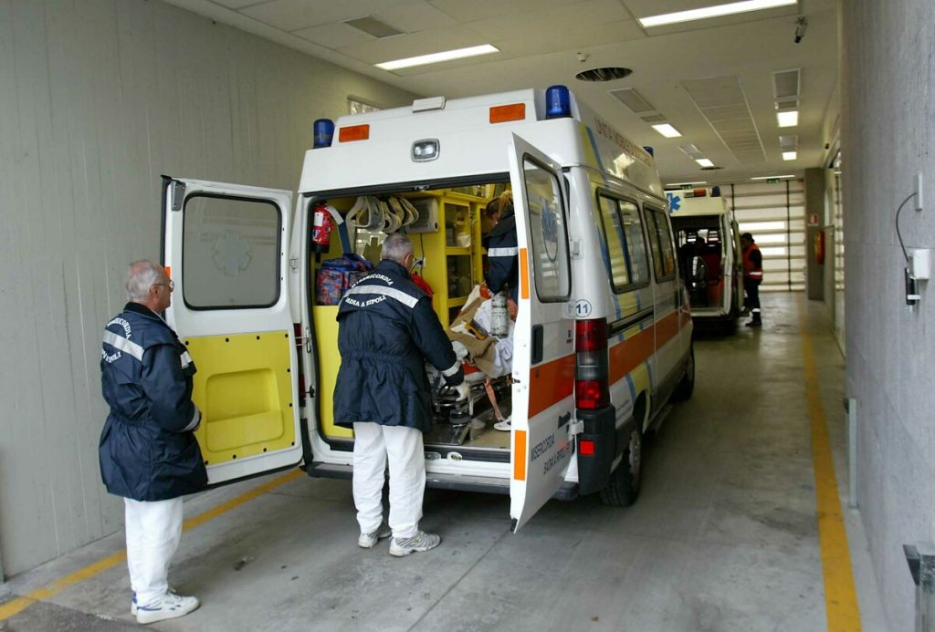 La denuncia della Misericordia: “Due volontari aggrediti per un'ambulanza che ostruiva un posteggio privato"