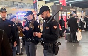 Minorenne rapinato sul treno, arrestati due ventenni