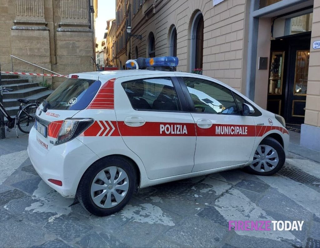 Fughe a piedi, presi a prestito e non restituiti, appostamenti: così la polizia municipale ha recuperato cinque veicoli rubati